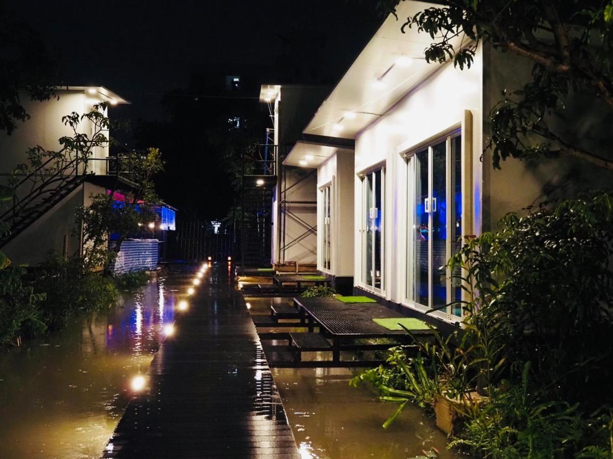Wild Ones Hostel Bangkok Buitenkant foto